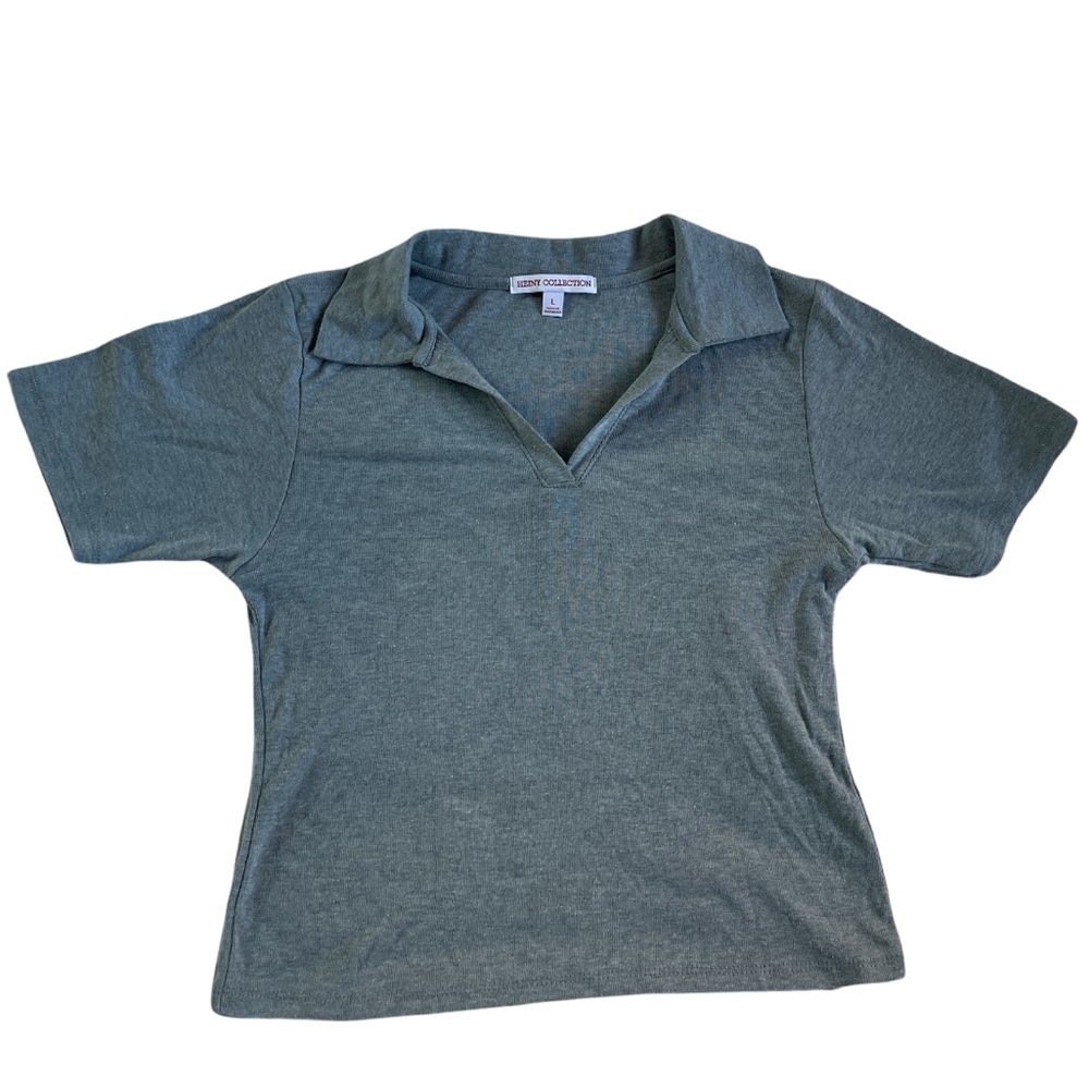 Women’s lightly cropped grey collared T-shirt